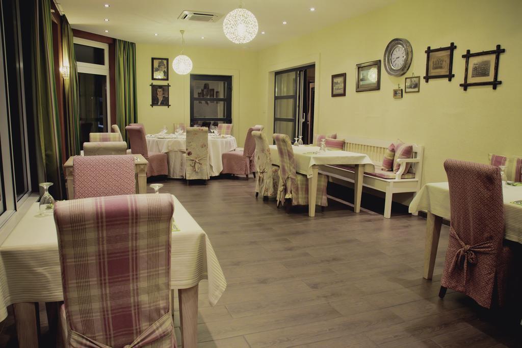 Diva Kacica Restaurant & Pansion Ξενοδοχείο Komárno Εξωτερικό φωτογραφία